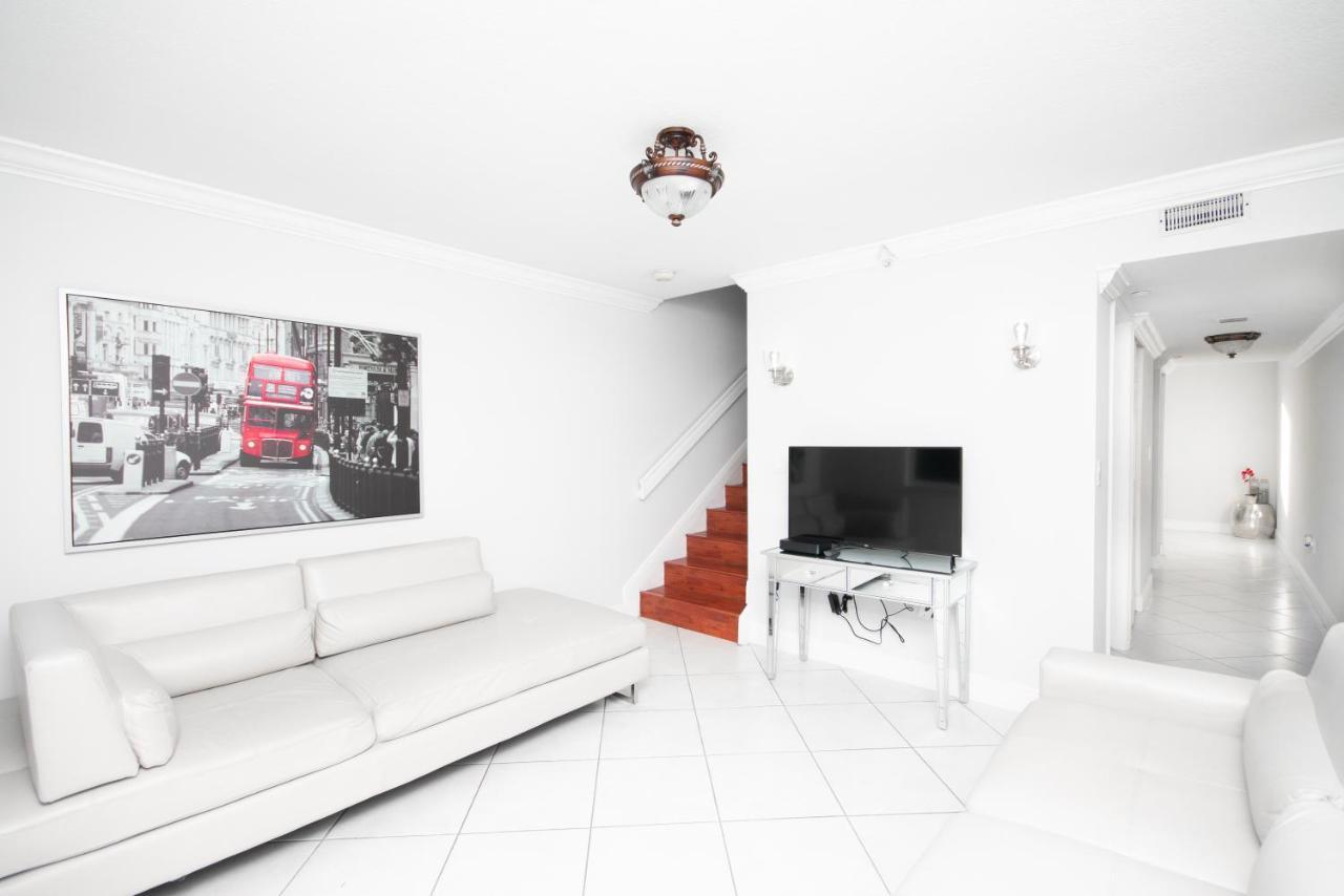 Beautiful 2/2.5 Condo W/Free Parking Fast Wifi Miami Eksteriør bilde
