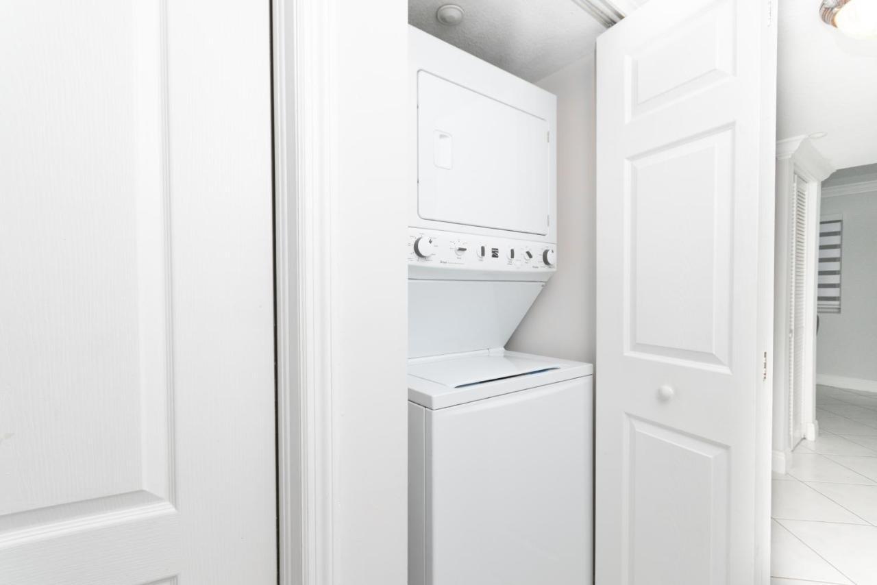 Beautiful 2/2.5 Condo W/Free Parking Fast Wifi Miami Eksteriør bilde