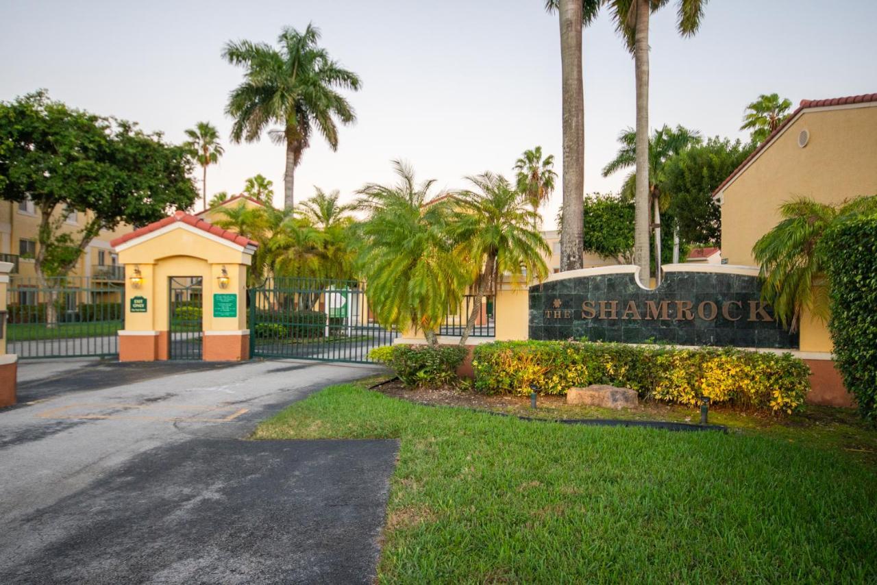 Beautiful 2/2.5 Condo W/Free Parking Fast Wifi Miami Eksteriør bilde