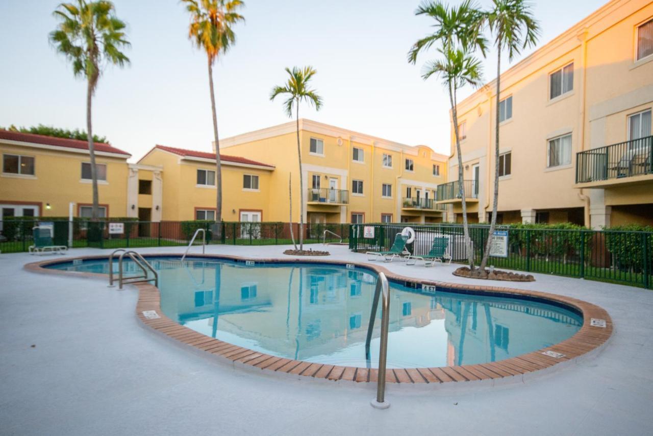 Beautiful 2/2.5 Condo W/Free Parking Fast Wifi Miami Eksteriør bilde
